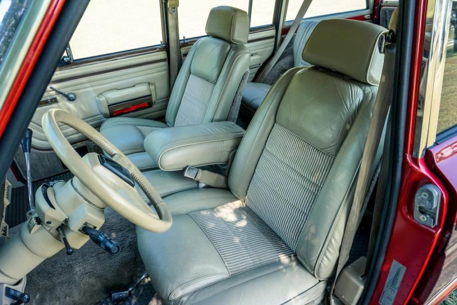Интерьер Jeep Grand Wagoneer Hellwagon 1989 года  (фото 9 из 21)